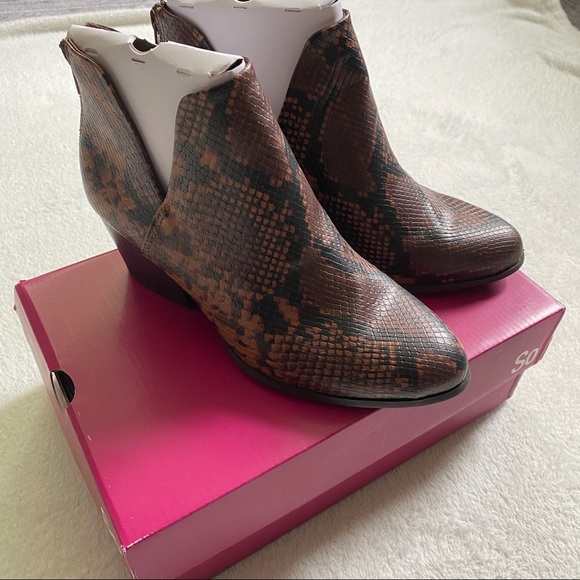 NEW SO Angelfish Snakeskin Pattern Brown Bootie Boots - Picture 6 of 7